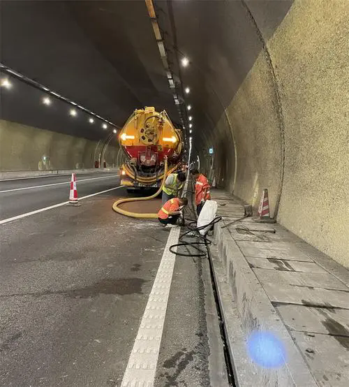 永济隧道排水渠清淤